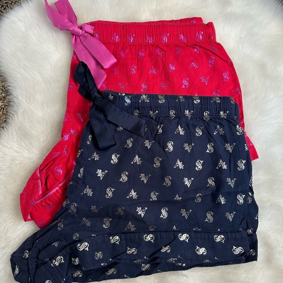 Victoria’s Secret Foil Logo Pattern PJ Shorts - Picture 1 of 7